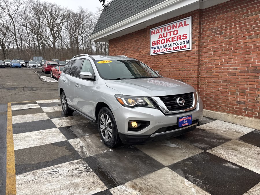 Used 2018 Nissan Pathfinder in Waterbury, Connecticut | National Auto Brokers, Inc.. Waterbury, Connecticut