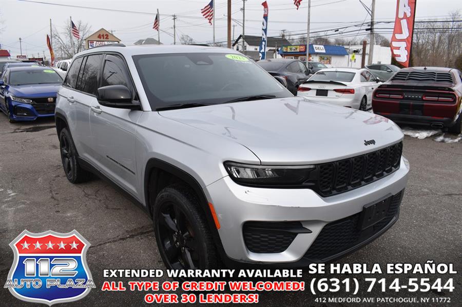 Used 2023 Jeep Grand Cherokee in Patchogue, New York | 112 Auto Plaza. Patchogue, New York