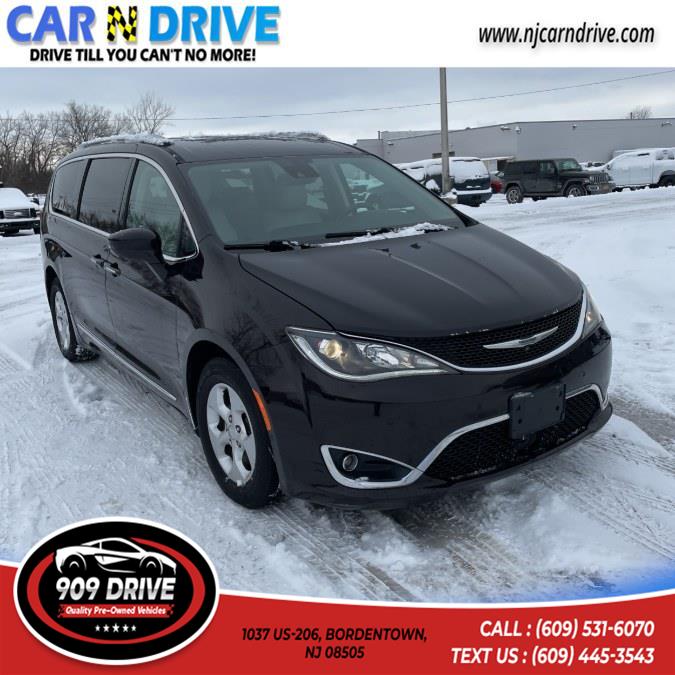 Used Chrysler Pacifica Touring-L Plus 2017 | 909 Drive. BORDENTOWN, New Jersey