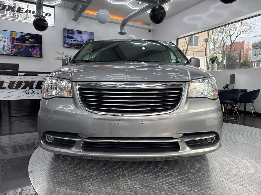 Used 2015 Chrysler Town & Country in Jersey City, New Jersey | Luxe Auto Galleria. Jersey City, New Jersey