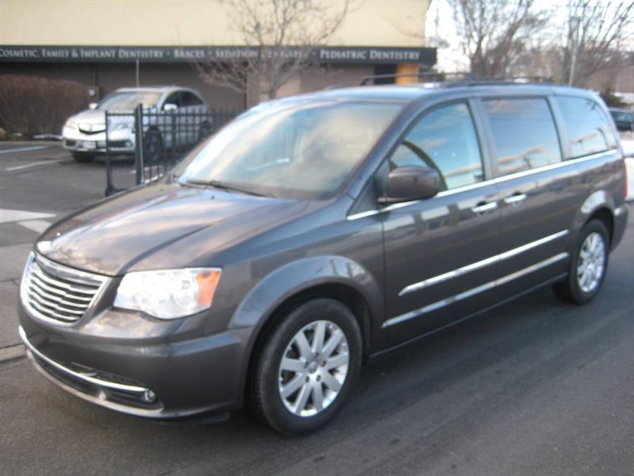 Used 2016 Chrysler Town And Country in Massapequa, New York | Rite Choice Auto Inc.. Massapequa, New York