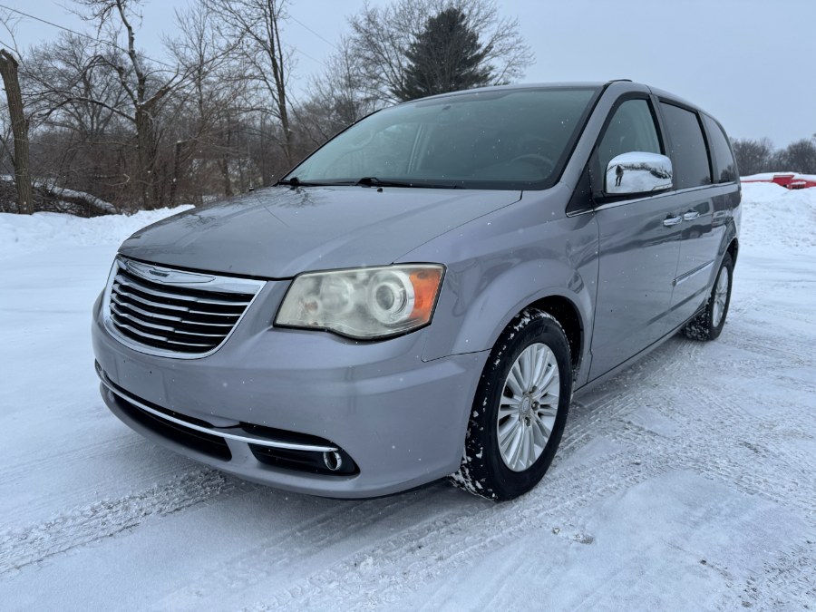 Used 2013 Chrysler Town & Country in Ortonville, Michigan | Marsh Auto Sales LLC. Ortonville, Michigan