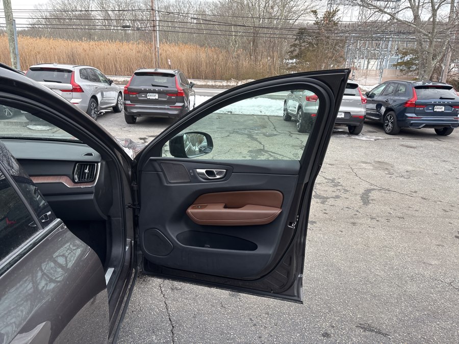 2024 Volvo XC60 Plus - Photo 14