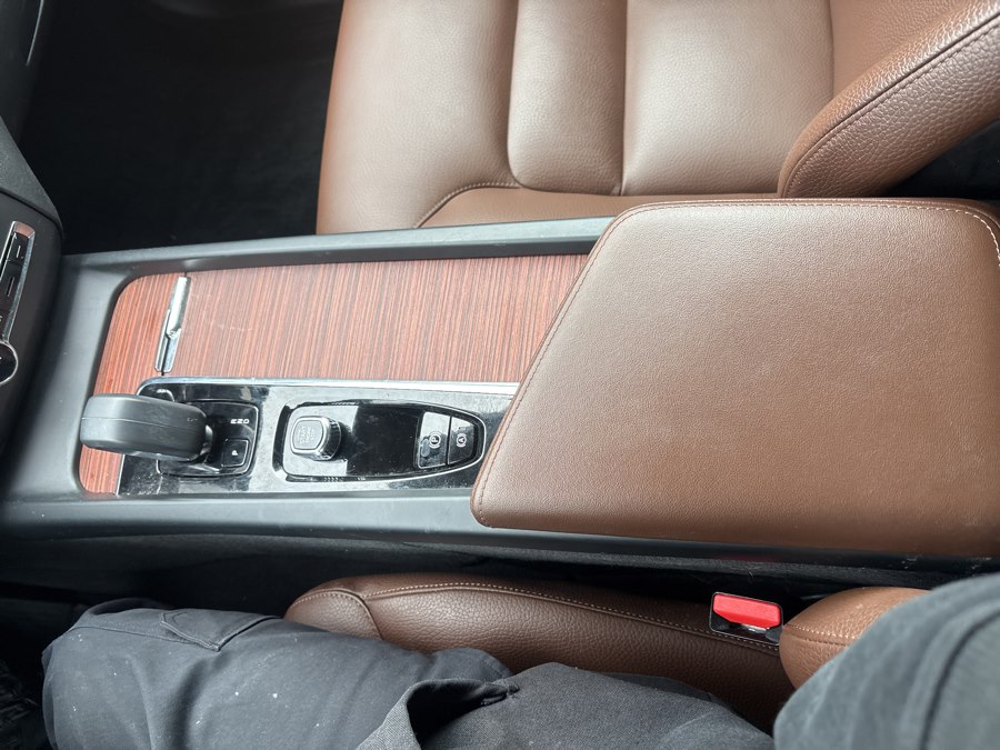 2024 Volvo XC60 Plus - Photo 21