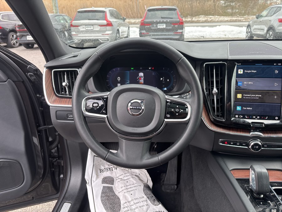 2024 Volvo XC60 Plus - Photo 16