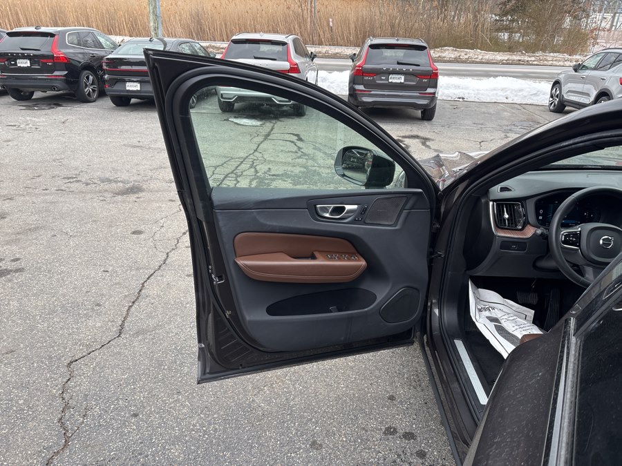 2024 Volvo XC60 Plus - Photo 15