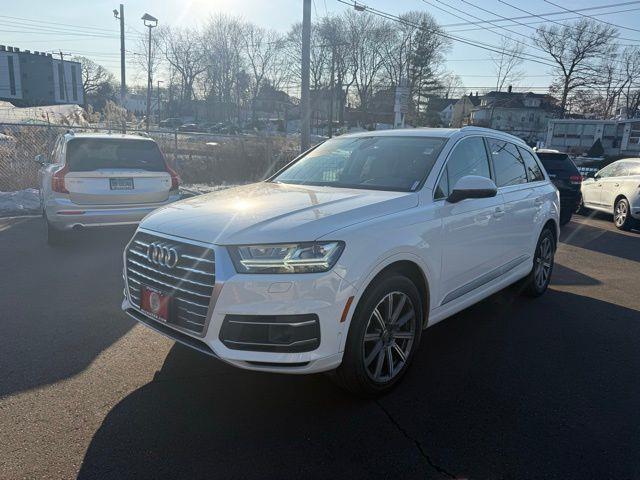 Used 2019 Audi Q7 in Stratford, Connecticut | Wiz Leasing Inc. Stratford, Connecticut