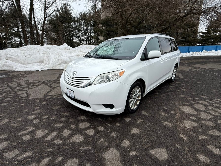 Used 2016 Toyota Sienna in Meriden, Connecticut | T E A M Auto Center. Meriden, Connecticut