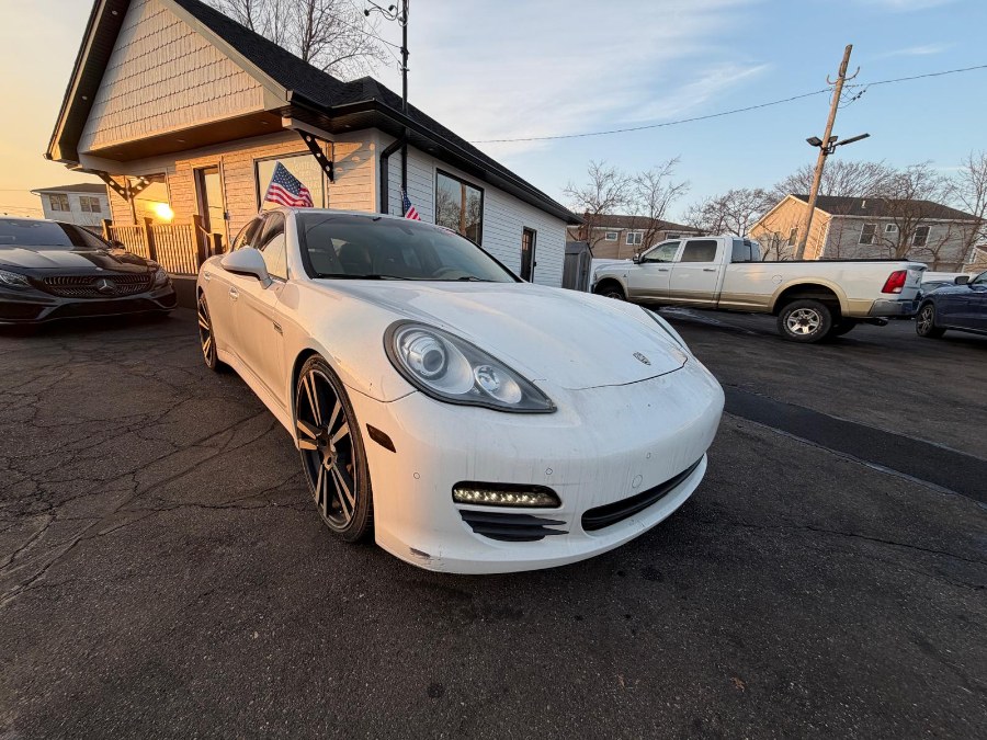 2012 Porsche Panamera 4's photo