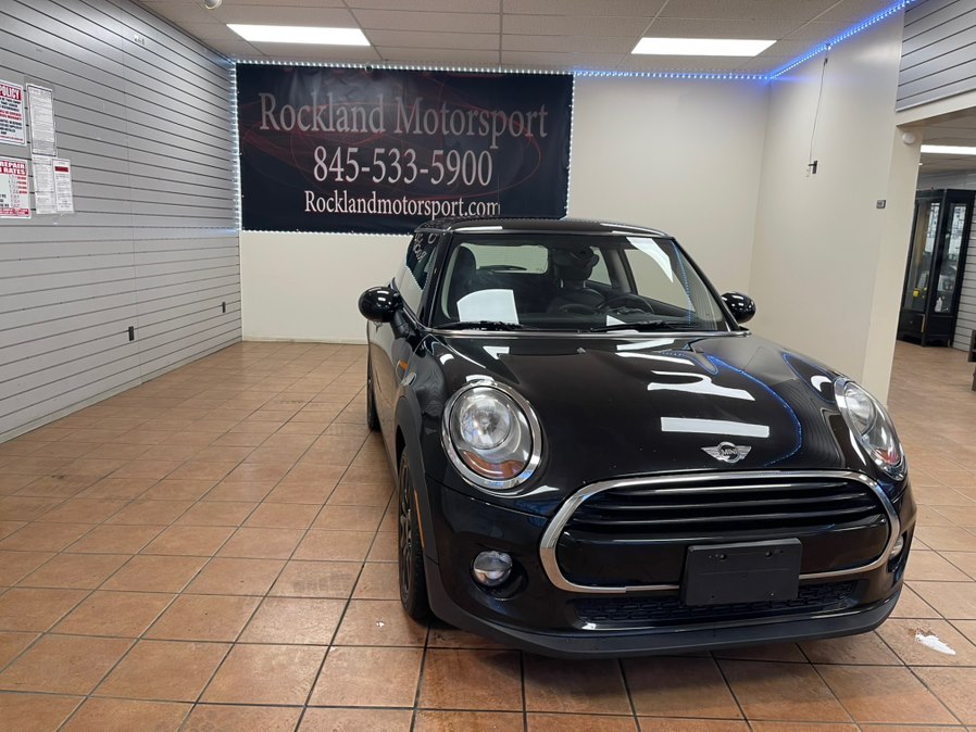 Used 2016 MINI Cooper Hardtop in Suffern, New York | Rockland Motor Sport. Suffern, New York