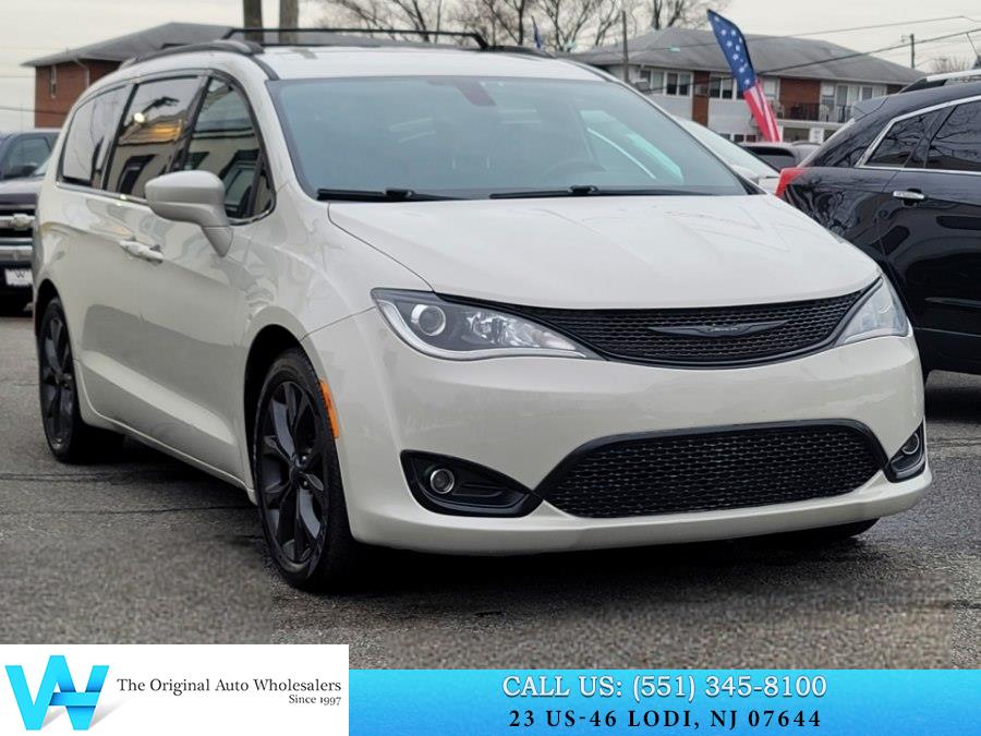 Used 2019 Chrysler Pacifica in Lodi, New Jersey | AW Auto & Truck Wholesalers, Inc. Lodi, New Jersey
