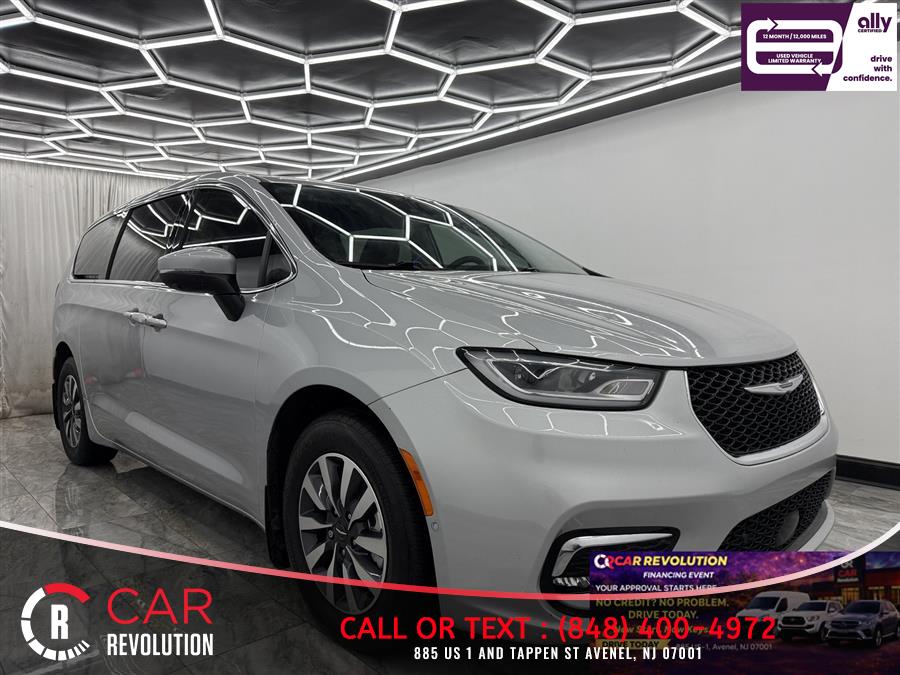 2023 Chrysler Pacifica Hybrid Hybrid Touring L, available for sale in Avenel, New Jersey | Car Revolution. Avenel, New Jersey