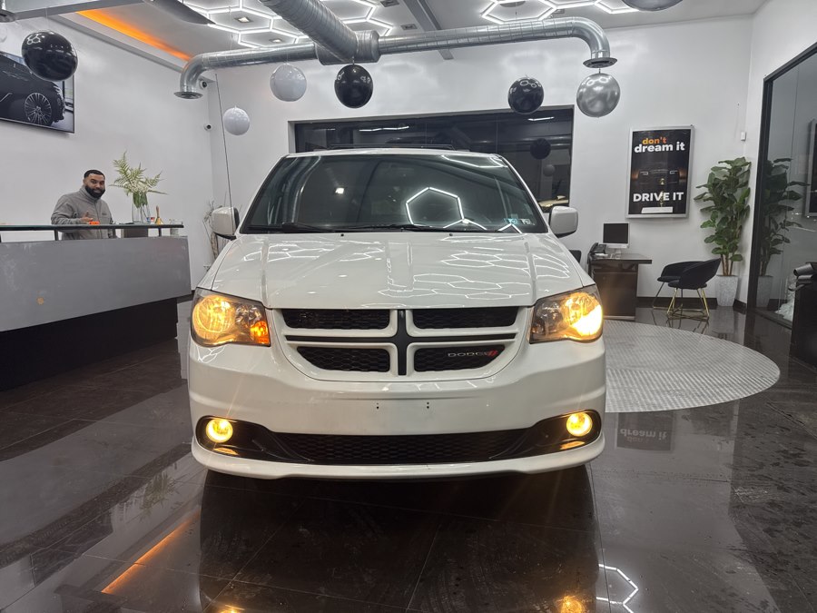 Used 2017 Dodge Grand Caravan in Jersey City, New Jersey | Luxe Auto Galleria. Jersey City, New Jersey