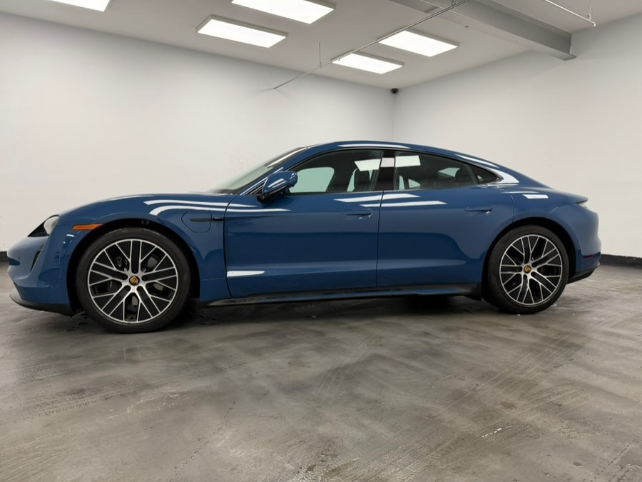 2024 Porsche Taycan photo 4