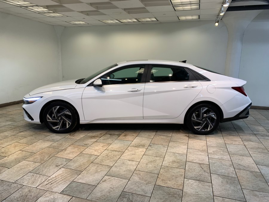 2025 Hyundai Elantra SEL Convenience photo 4