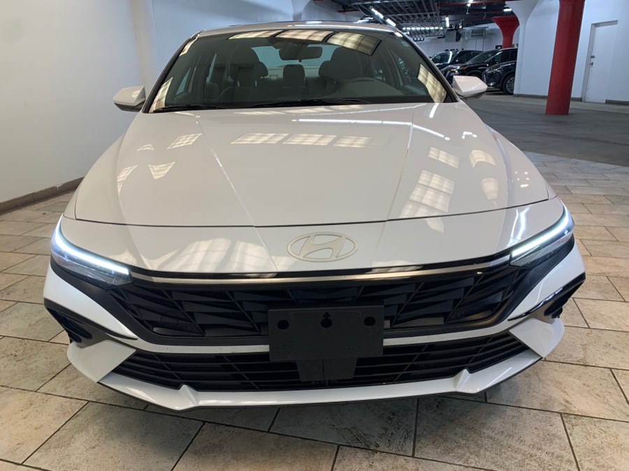 2025 Hyundai Elantra SEL Convenience photo 3