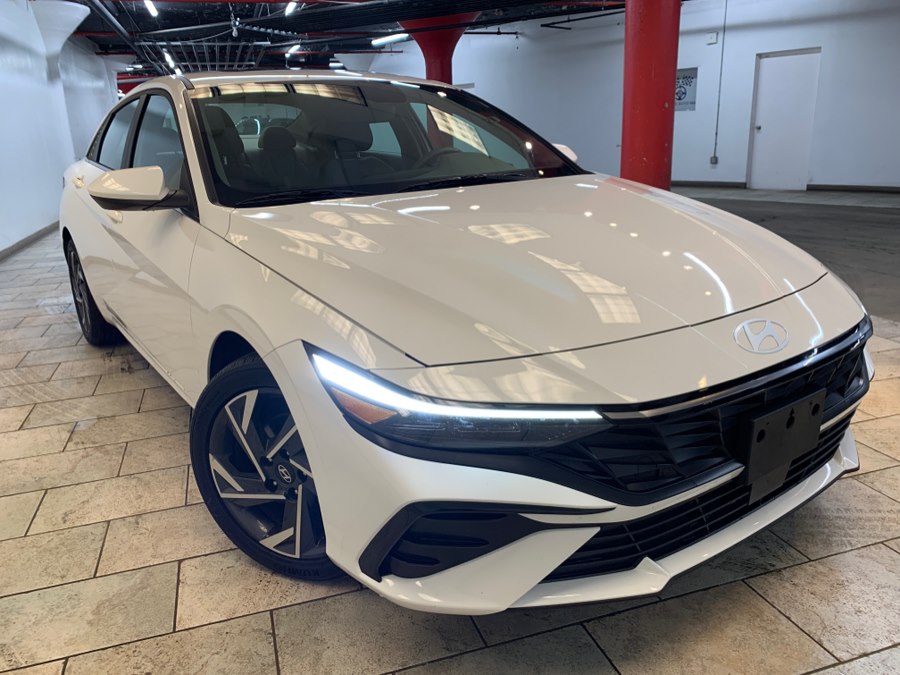 2025 Hyundai Elantra SEL Convenience photo 2