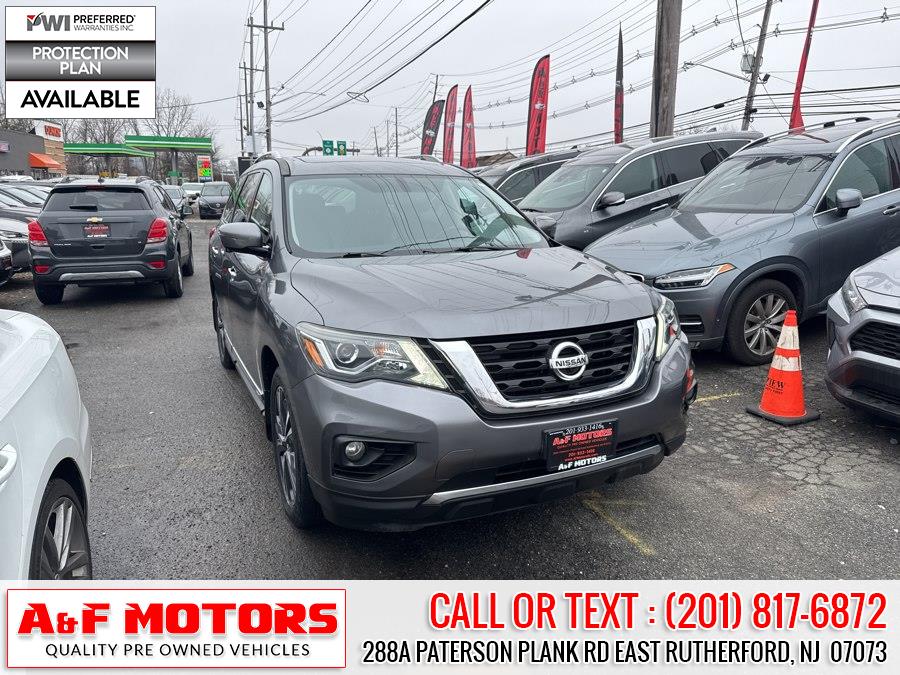 2017 Nissan Pathfinder Platinum 4WD's photo