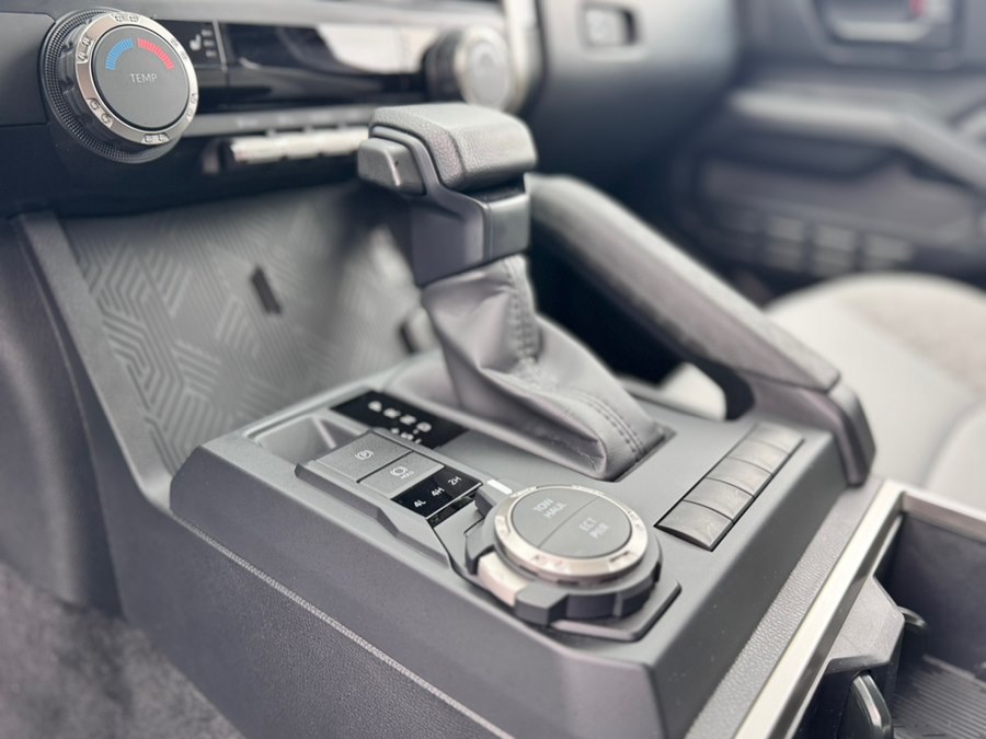 2025 Toyota Tacoma SR5 - Photo 14