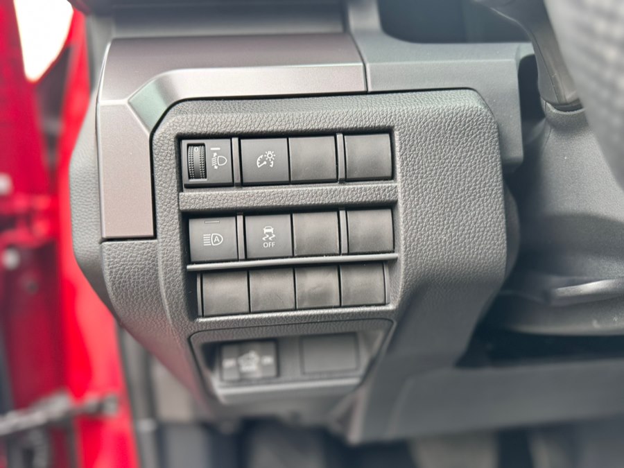 2025 Toyota Tacoma SR5 - Photo 17