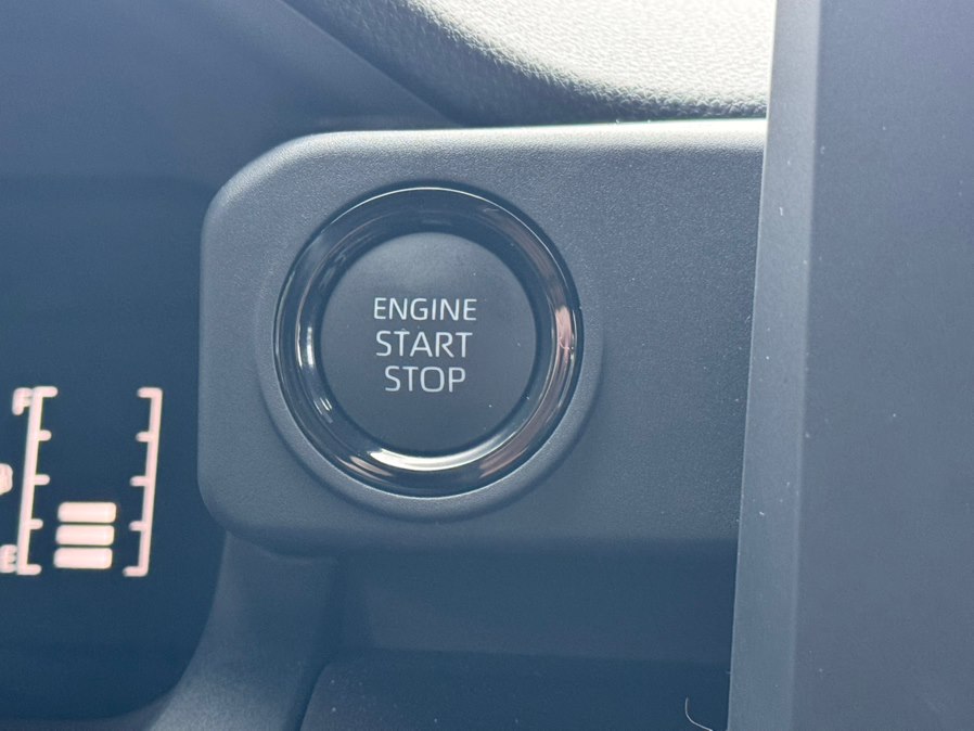 2025 Toyota Tacoma SR5 - Photo 22