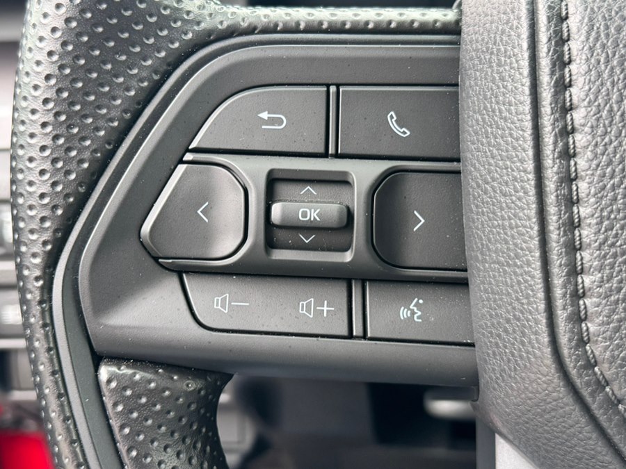 2025 Toyota Tacoma SR5 - Photo 15