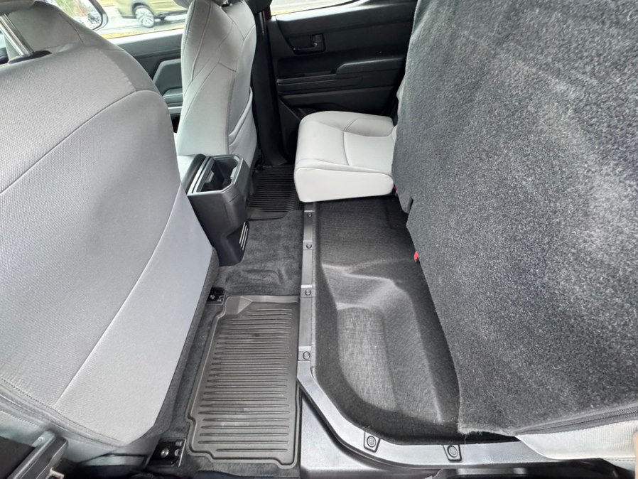 2025 Toyota Tacoma SR5 - Photo 33
