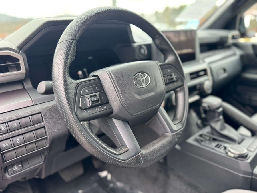 2025 Toyota Tacoma SR5 - Photo 13