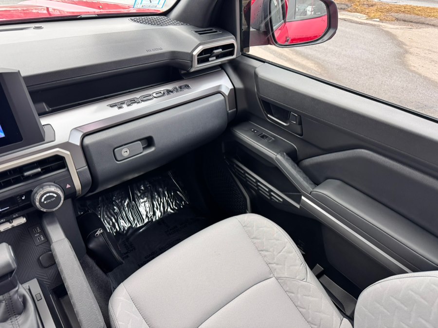 2025 Toyota Tacoma SR5 - Photo 29