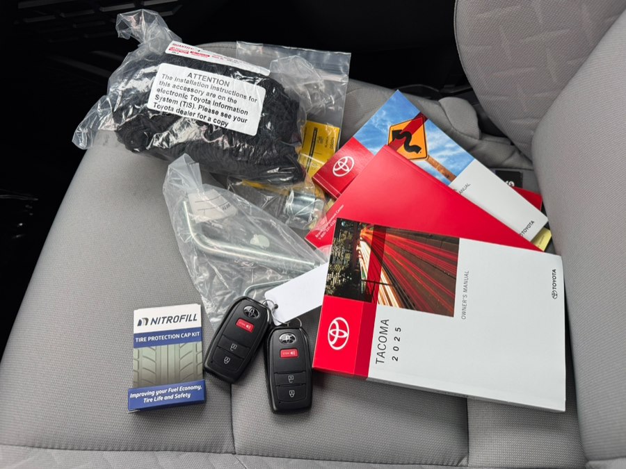 2025 Toyota Tacoma SR5 - Photo 19