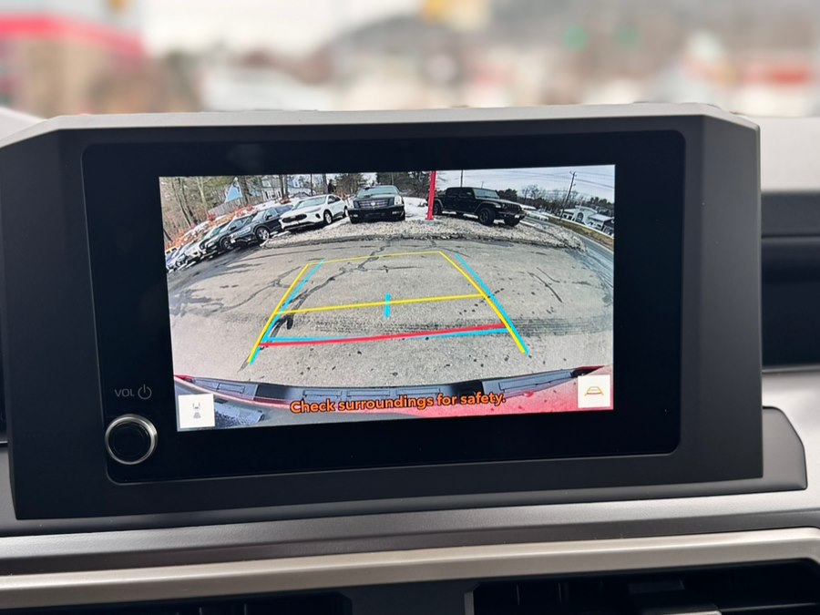 2025 Toyota Tacoma SR5 - Photo 18