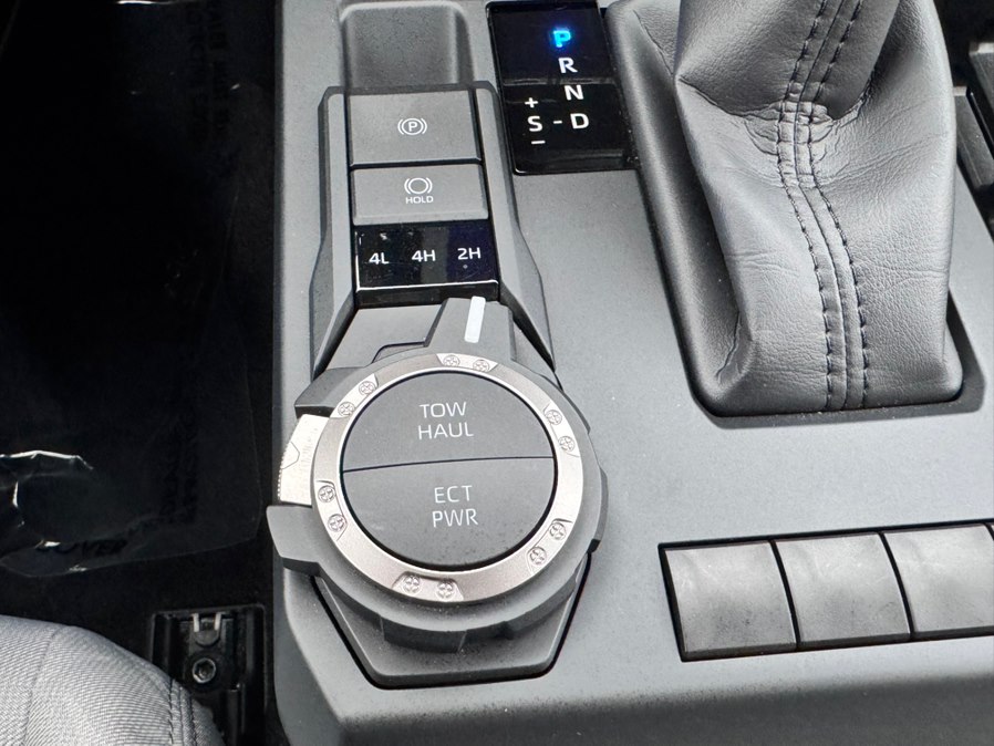 2025 Toyota Tacoma SR5 - Photo 20