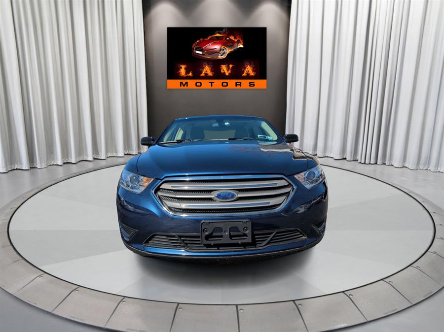 2016 Ford Taurus SE FWD's photo