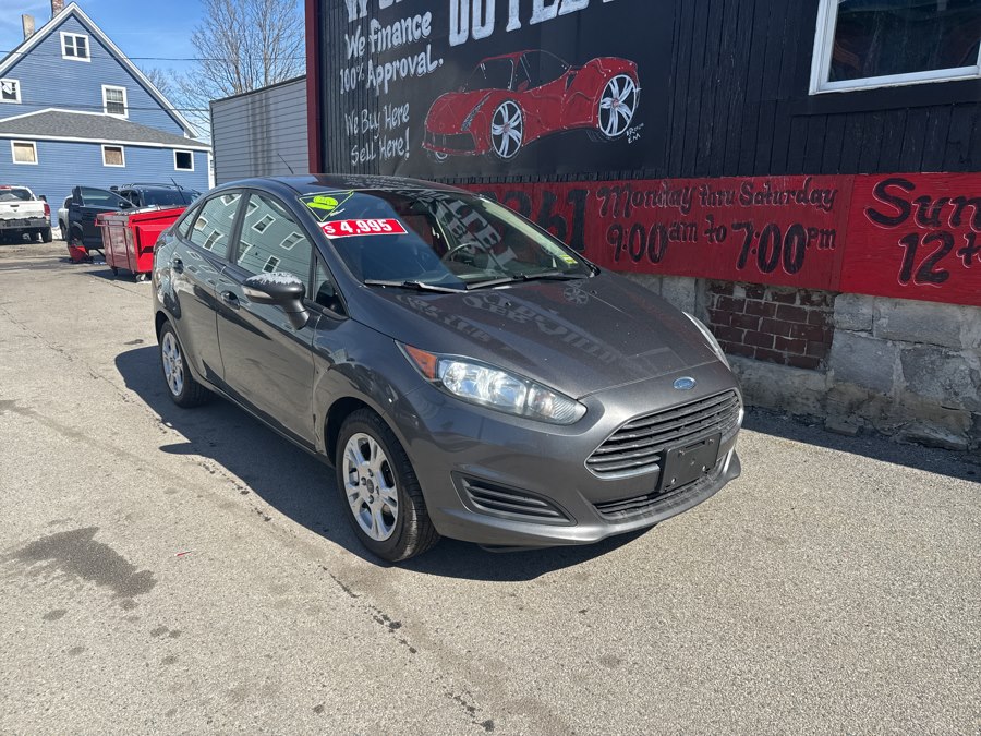 Used Ford Fiesta 4dr Sdn SE 2015 | Worcester Auto Outlet LLC. Worcester, Massachusetts