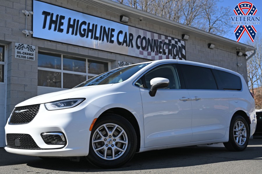 Used 2023 Chrysler Pacifica in Waterbury, Connecticut | Highline Car Connection. Waterbury, Connecticut