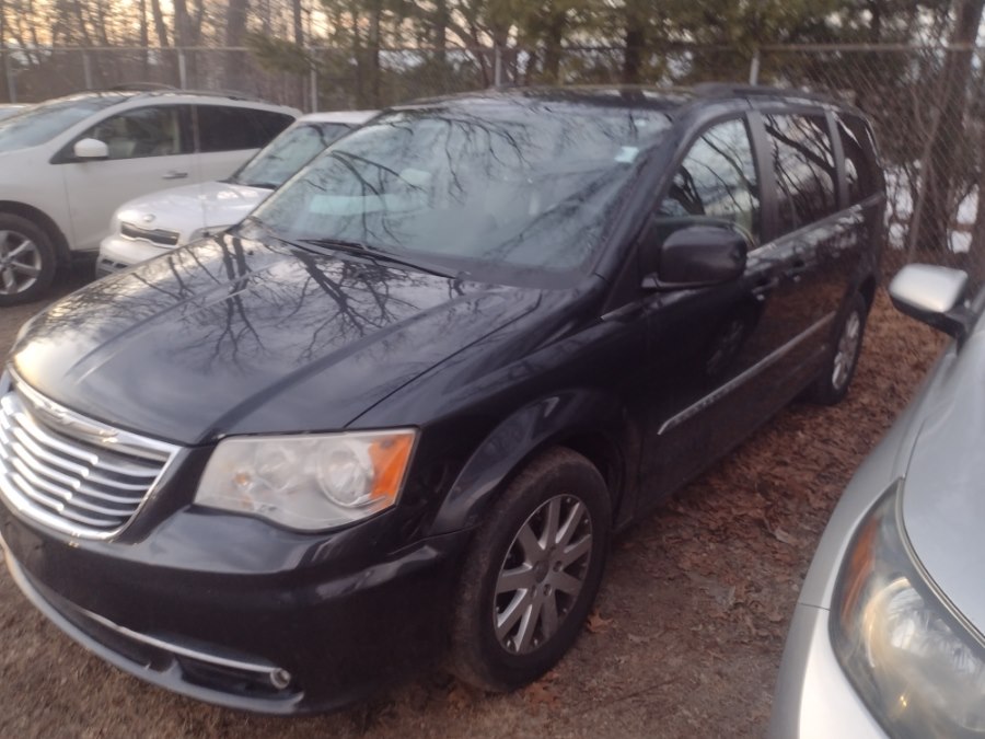 Used 2014 Chrysler Town & Country in Chicopee, Massachusetts | Matts Auto Mall LLC. Chicopee, Massachusetts