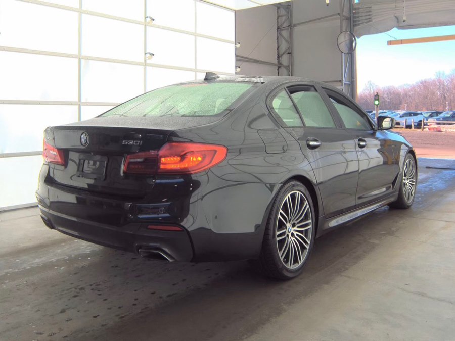 2017 BMW 5 Series 530i xDrive Sedan's photo