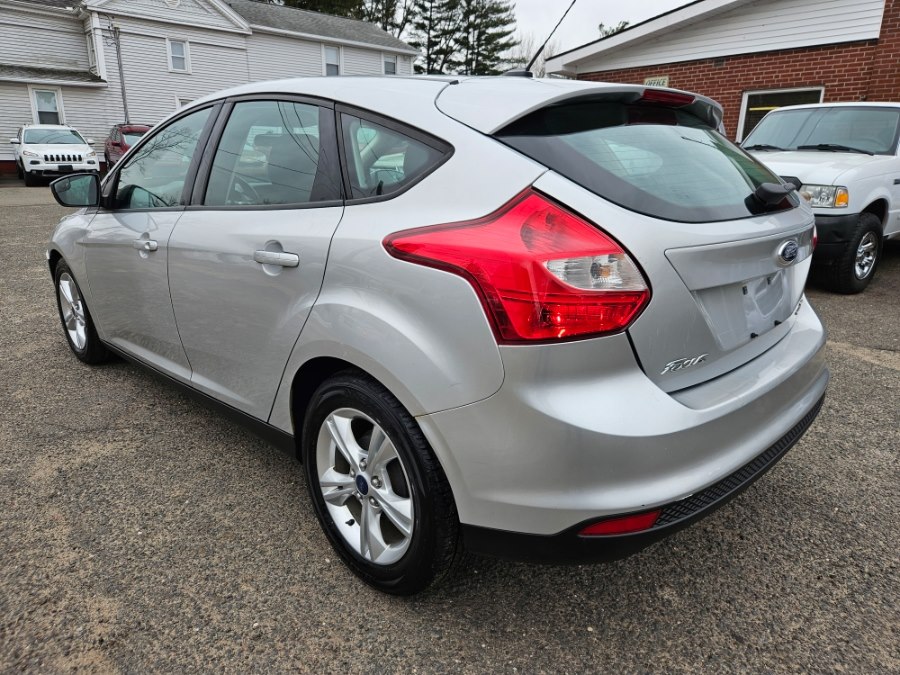 2013 Ford Focus 5 Door Hatch SE's photo