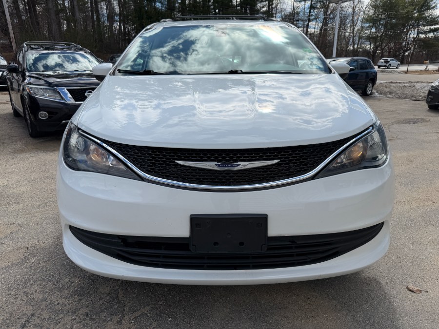 2020 Chrysler Voyager