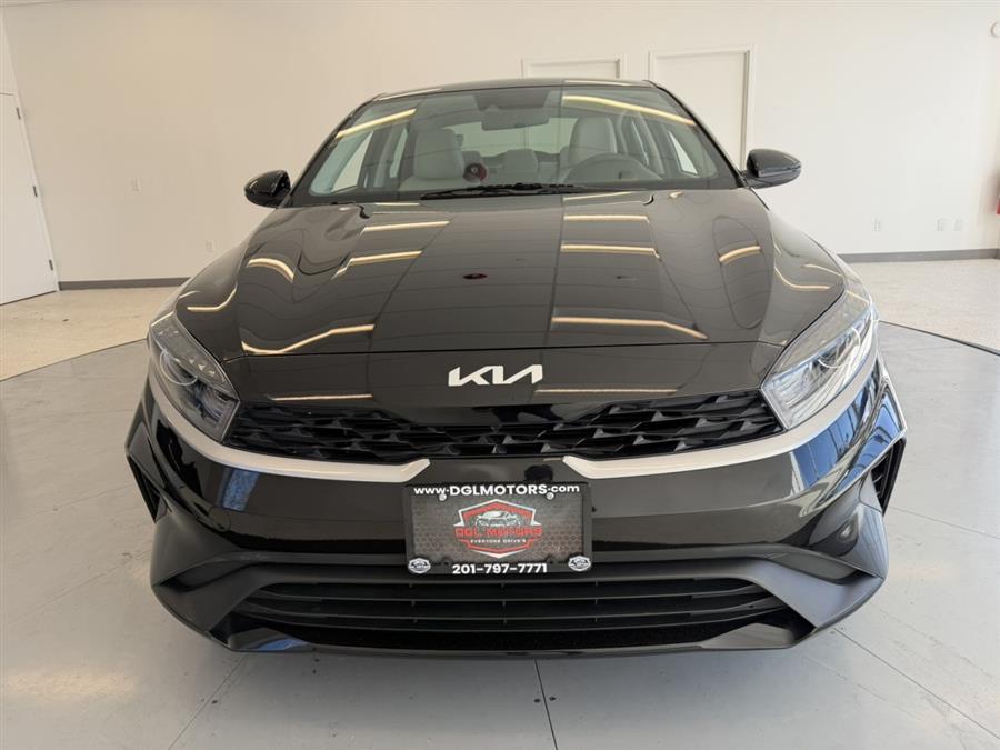 2023 Kia Forte LXS AT's photo
