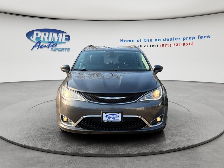 2019 Chrysler Pacifica Touring L's photo