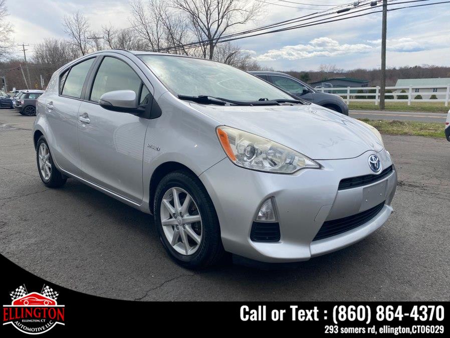 2012 Toyota Prius c Two's photo