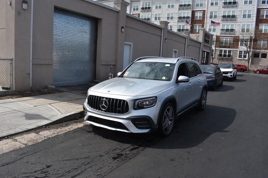 2022 Mercedes-Benz GLB GLB 35 AMG 4MATIC's photo