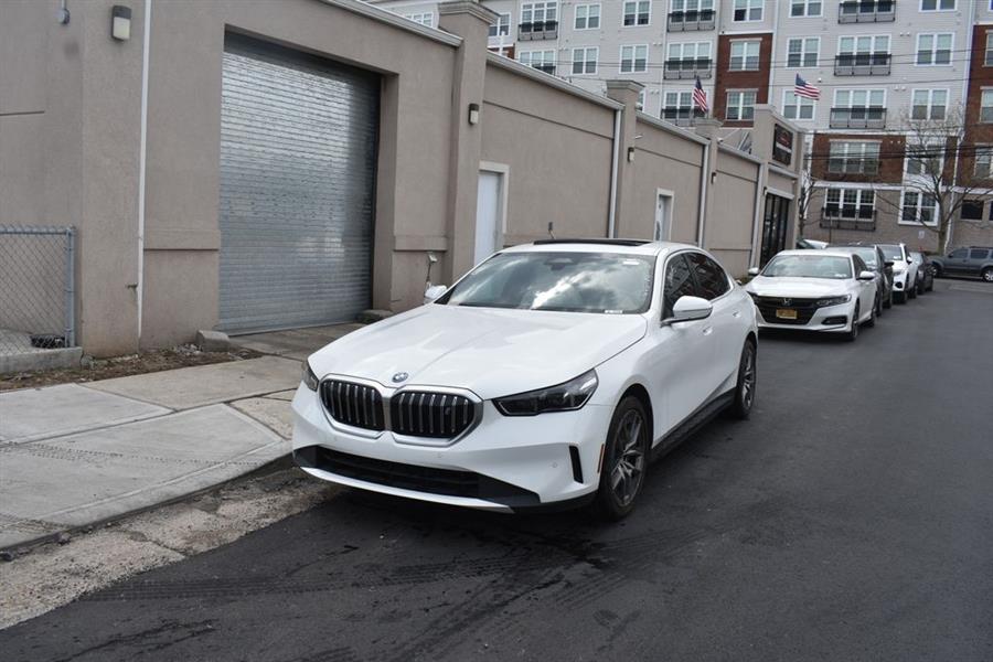 2024 BMW i5 eDrive40's photo