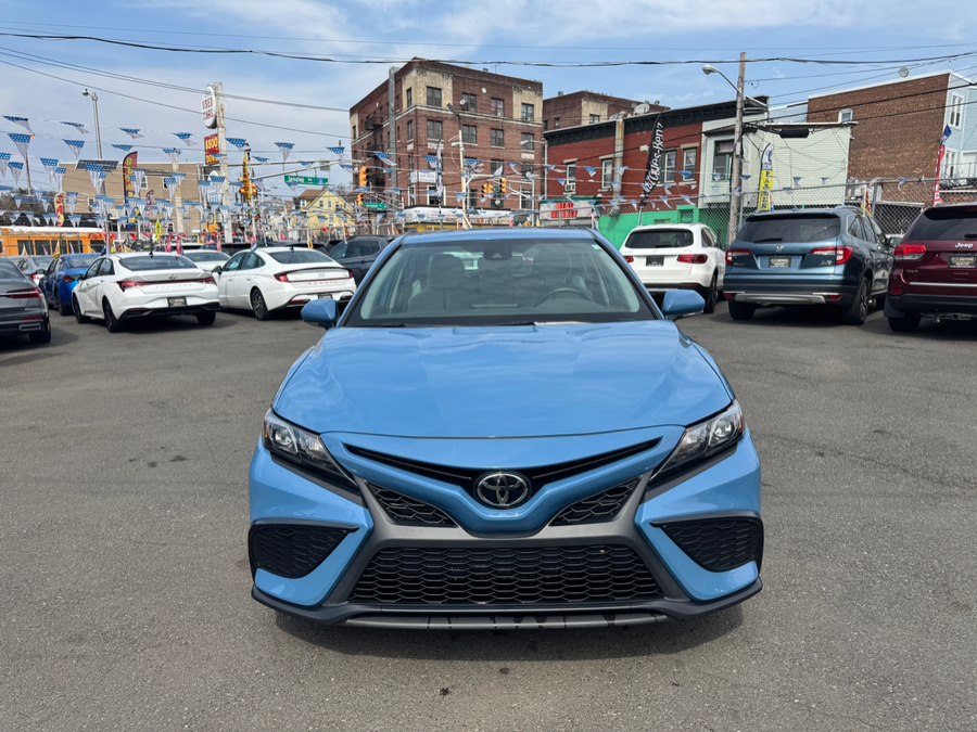 2024 Toyota Camry SE's photo
