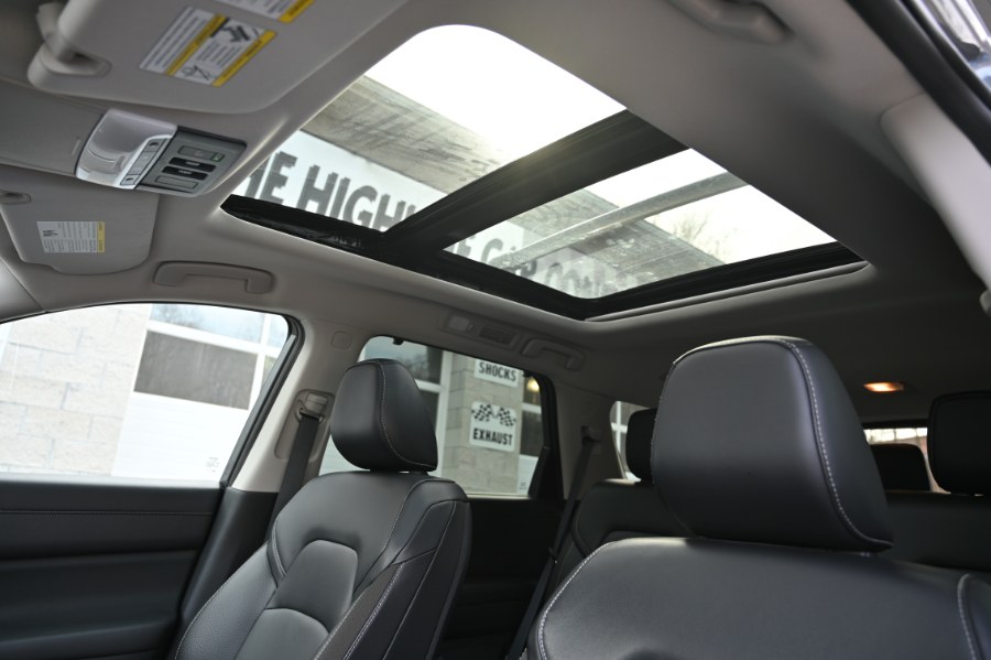 2023 Nissan Pathfinder SL 4WD's photo