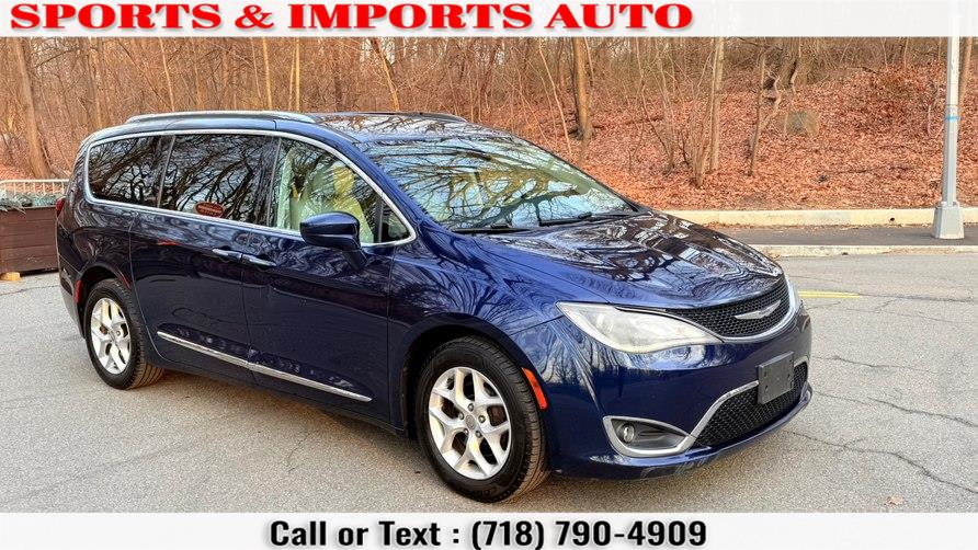 2017 Chrysler Pacifica Touring-L Plus's photo