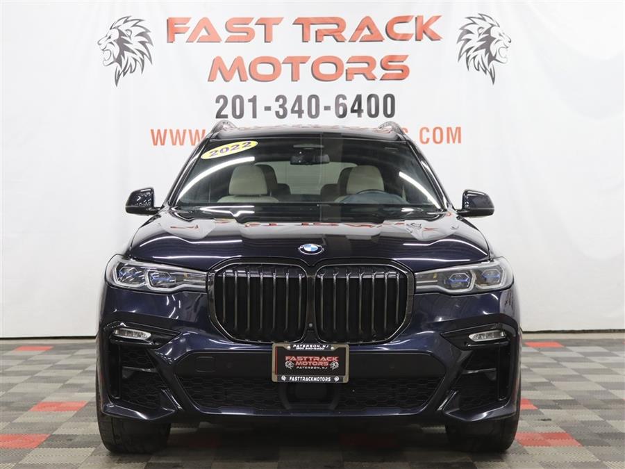 2022 BMW X7 M50i's photo