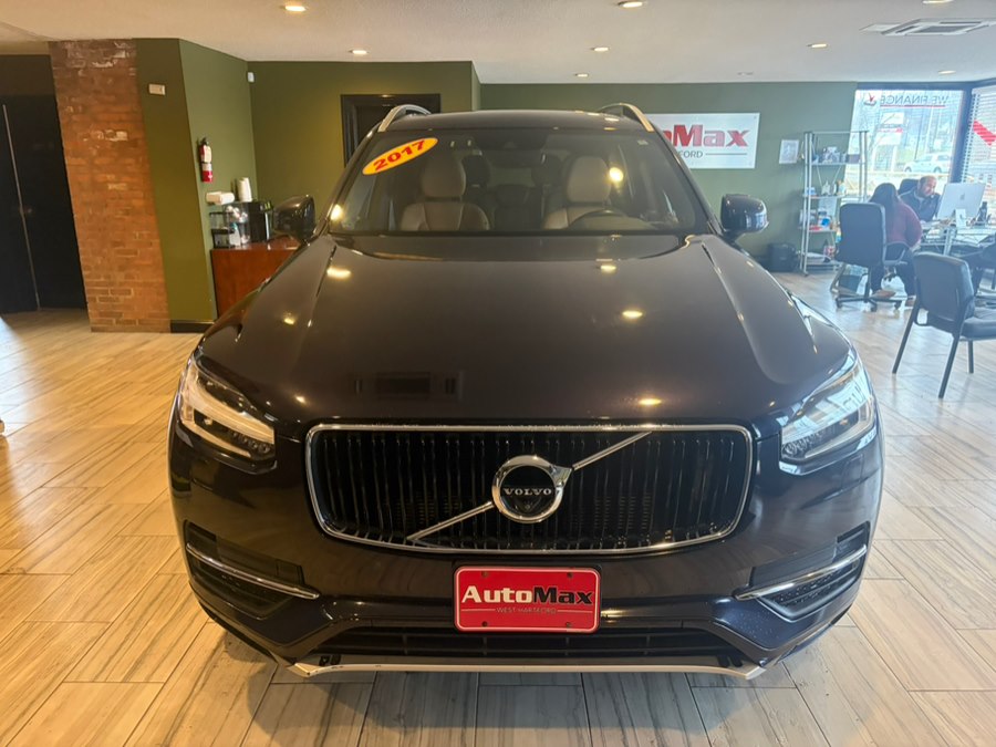 2017 Volvo XC90 T6 AWD Momentum's photo