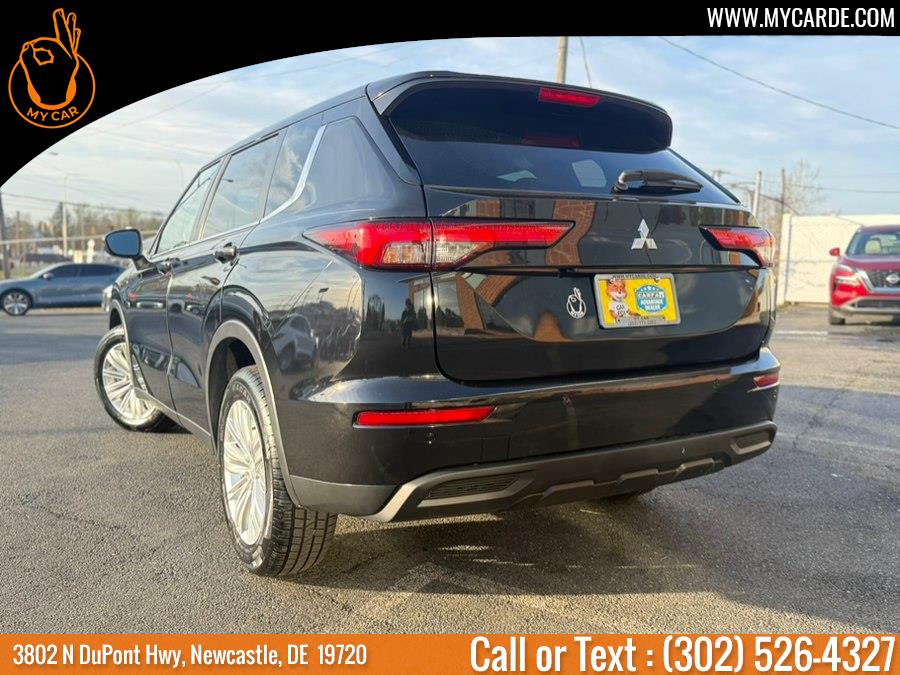 2023 Mitsubishi Outlander ES S-AWC's photo